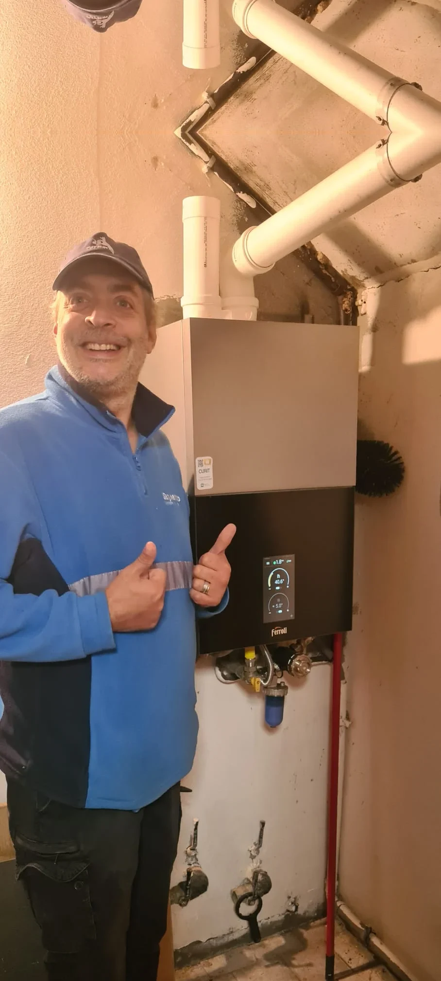 Antonio di Mariano Comense soddisfatto dopo l'installazione della caldaia a condensazione Ferroli eseguita dai tecnici partner di Risparmio Facile